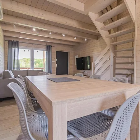 Holiday home Wycisznia - Drewniane Caloroczne *